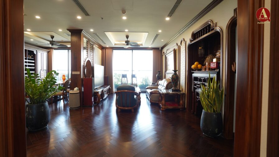 Thi công biệt thự gỗ óc chó – Muốn “đẹp bền”, phải kiểm soát từ xưởng đến công trình