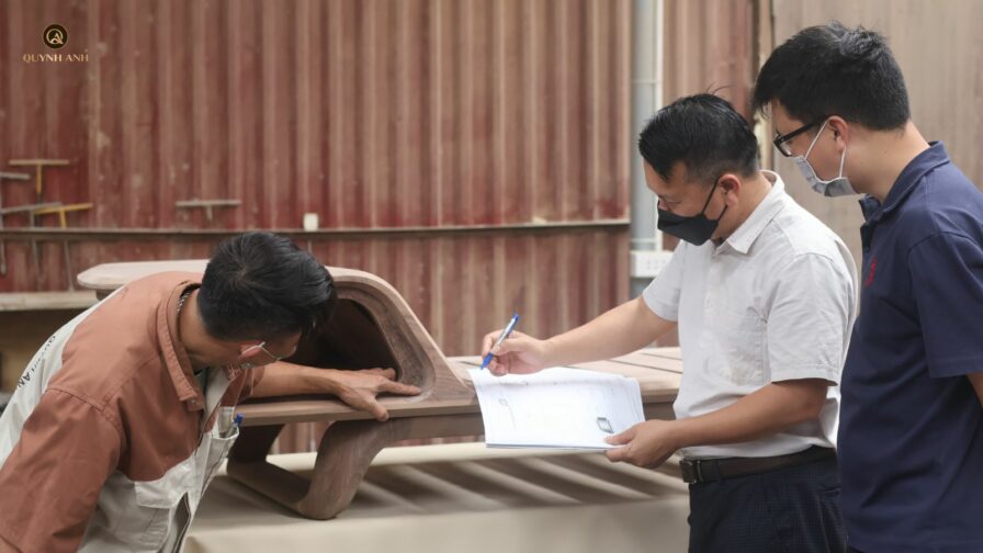 Xưởng chế tác thi công nội thất gỗ óc chó Hà Nội: Chất lượng từ tâm, xứng tầm vị thế